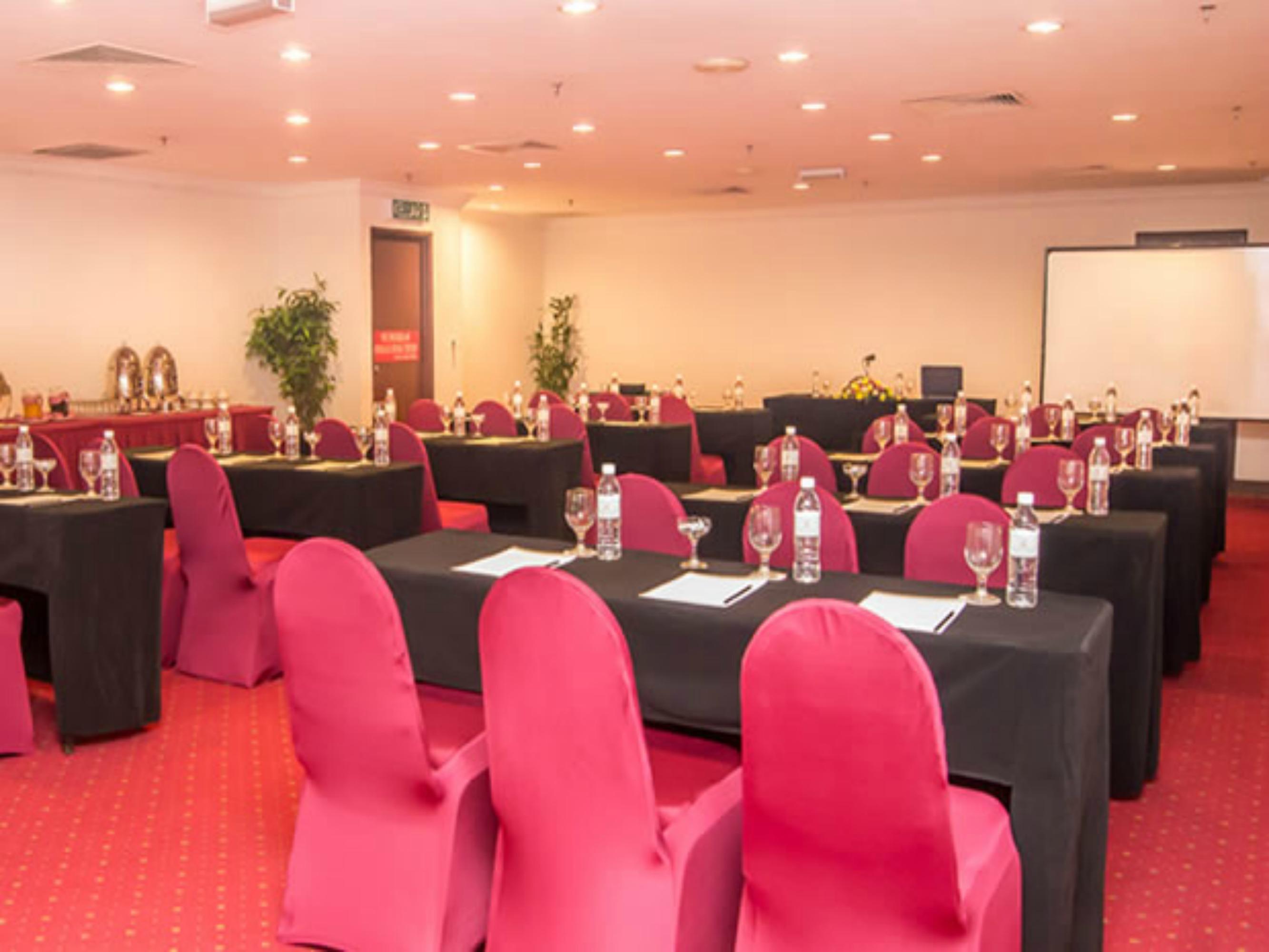 Hotel Grand Continental 3*