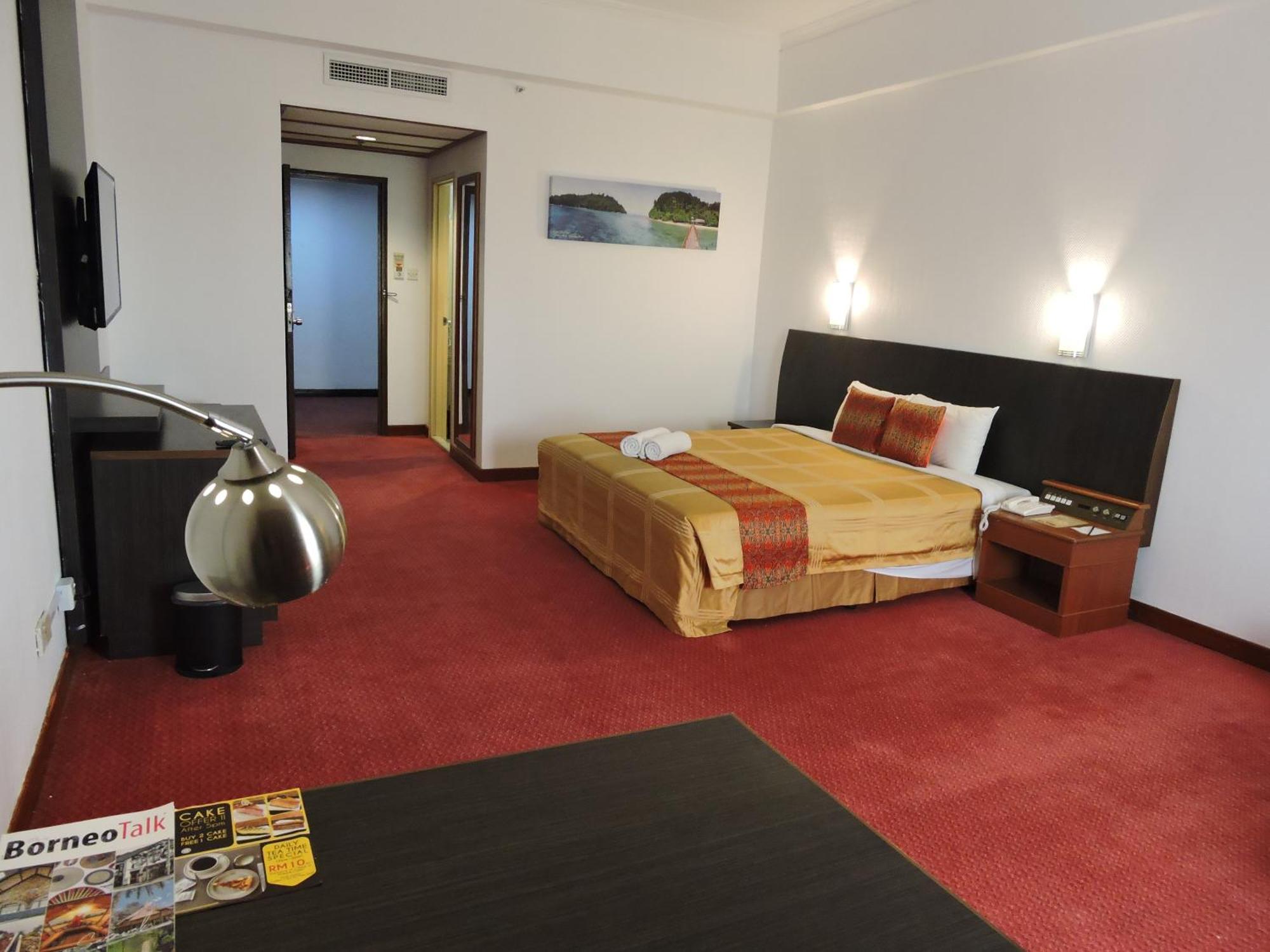 Grand Continental Hotel 3*